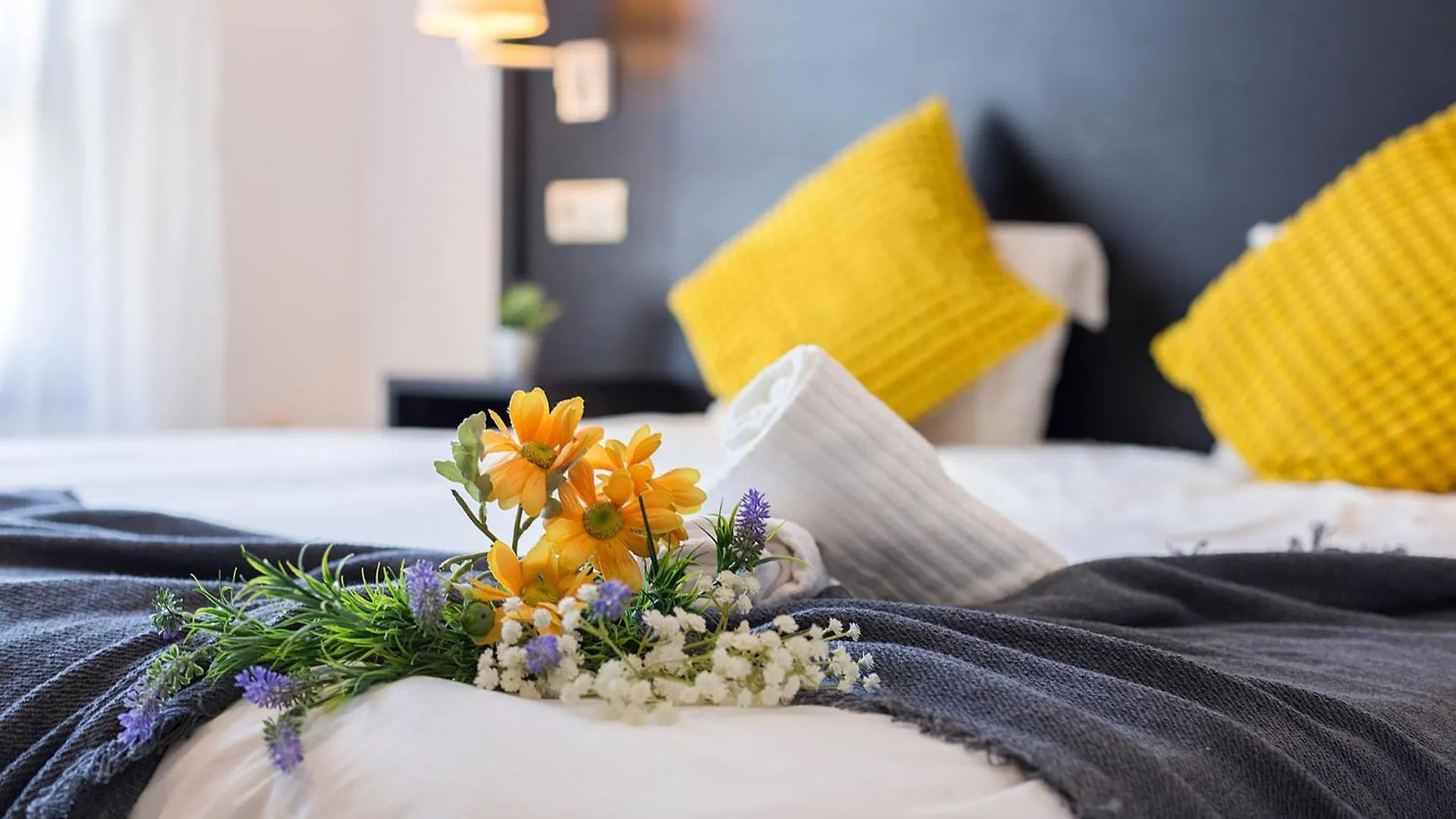 Apartamento Luxsevilla Moderno Piscina Free Parking Bormujos España