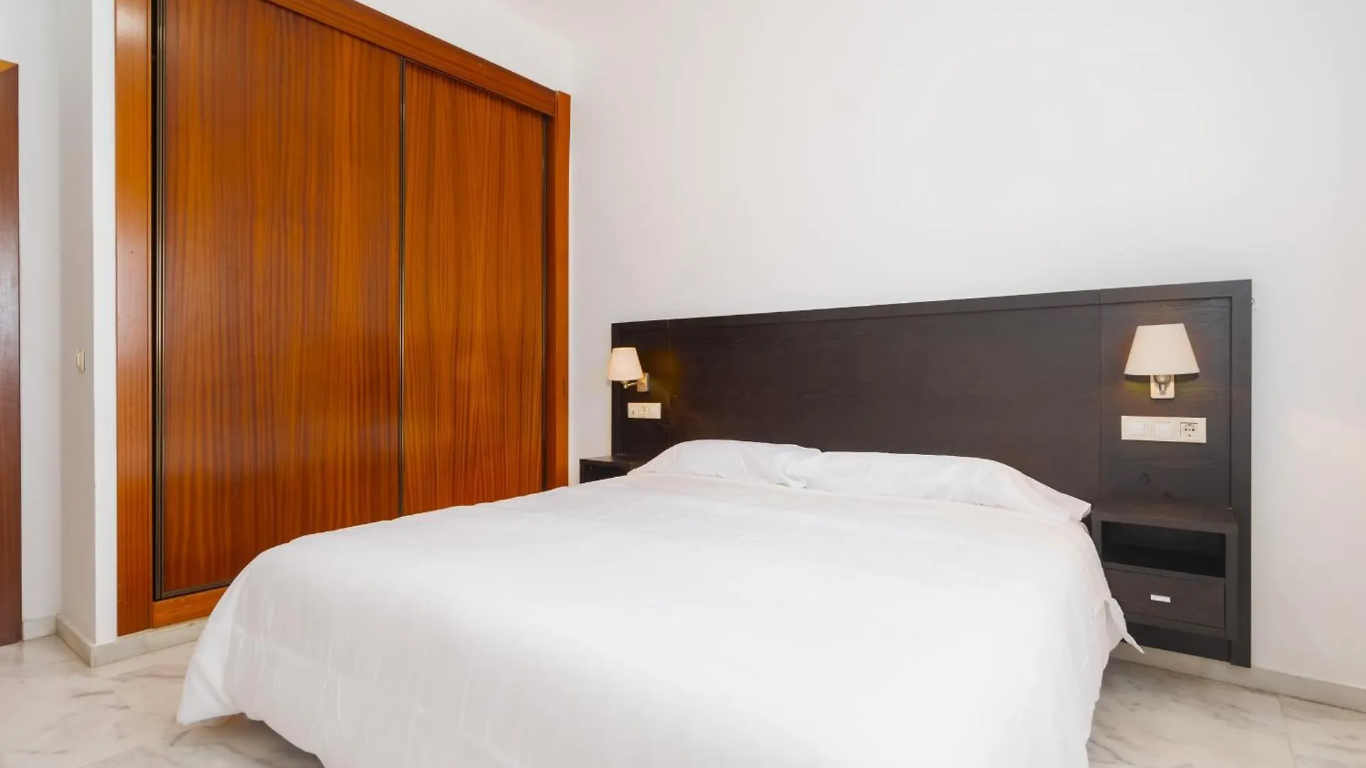 Luxsevilla Moderno Piscina Free Parking Bormujos 0*,
