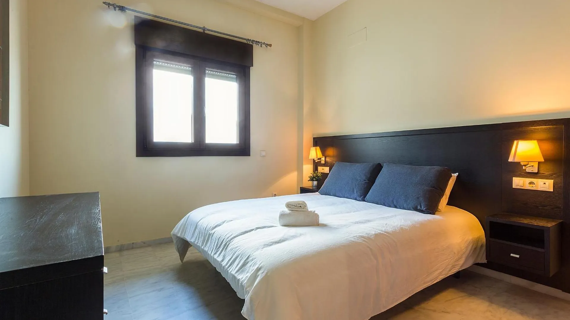Apartamento Luxsevilla Moderno Piscina Free Parking Bormujos España